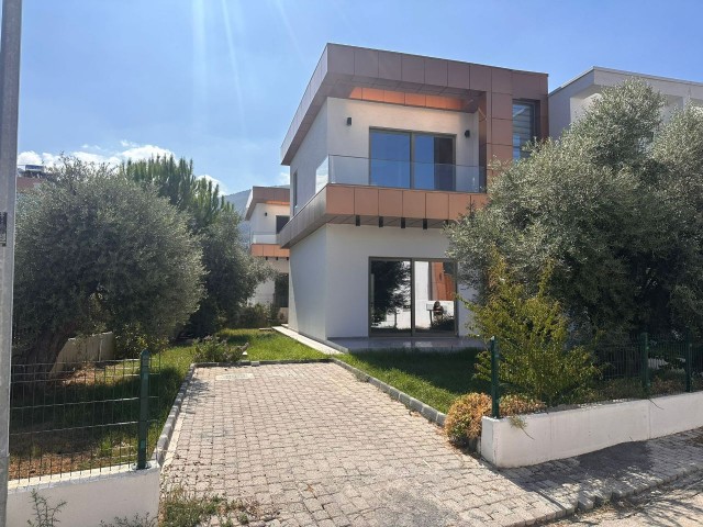 GIRNE OZANKÖY 3+1 VILLA MIT MEERBLICK