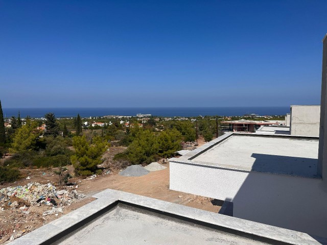 2+1 WOHNUNGEN ZUM VERKAUF IN ÇATALKÖY, KIRNE MIT BERG- UND MEERBLICK, GARTEN- UND TERRASSENMÖGLICHKEITEN