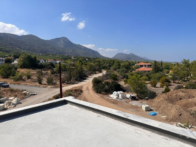 2+1 WOHNUNGEN ZUM VERKAUF IN ÇATALKÖY, KIRNE MIT BERG- UND MEERBLICK, GARTEN- UND TERRASSENMÖGLICHKEITEN