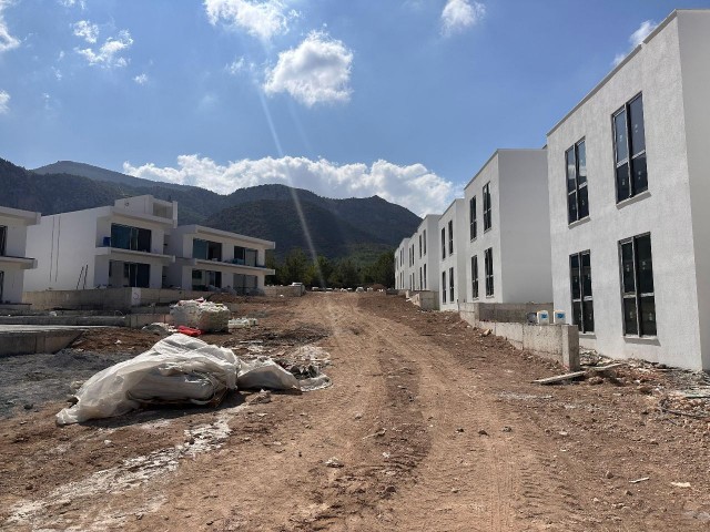 2+1 WOHNUNGEN ZUM VERKAUF IN ÇATALKÖY, KIRNE MIT BERG- UND MEERBLICK, GARTEN- UND TERRASSENMÖGLICHKEITEN