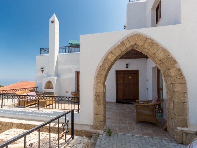 GIRNE -KARMI VILLAGE , MUSTAKIL TRIPLEX VILLA, 3 YATAK ODALI , 254 M2 ,HAVUZLU , MANZARALI    TEL : 0542 867 1000