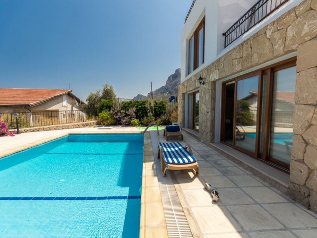 GIRNE -KARMI VILLAGE , MUSTAKIL TRIPLEX VILLA, 3 YATAK ODALI , 254 M2 ,HAVUZLU , MANZARALI    TEL : 0542 867 1000