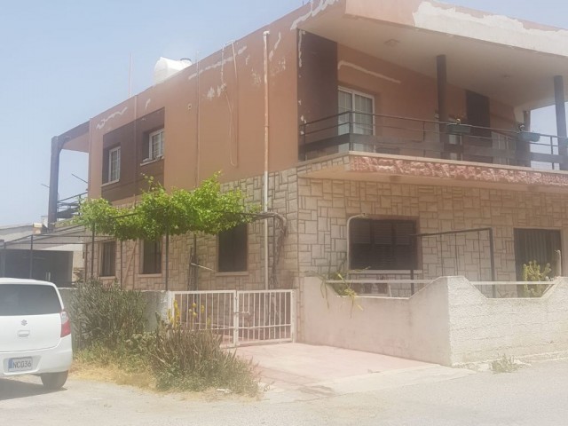 LEFKOŞA BALIKESİR MERKEZİNDE SATILIK  4 YATAK ODALI GENİŞ DAİRE