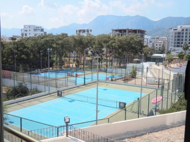 Girne merkezde mükemmel konumda LUX 2+1 yeni daire tenis kortunun yaninda, Deniz ve Dag manzaralı, Esyalı   0533-829-71-29