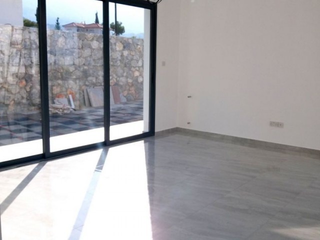 Girne, Alsancak, Lüks ve Modern Tasarımlı 3+1 villa, Deniz ve Dağ Manzaralı 0542-867-10-00 Öner