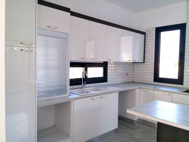 Girne, Alsancak, Lüks ve Modern Tasarımlı 3+1 villa, Deniz ve Dağ Manzaralı 0542-867-10-00 Öner