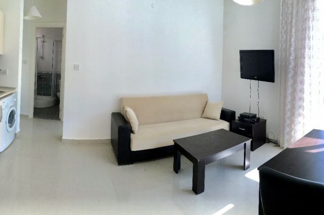 Alsancak, 1 + 1 penthouse, teraslı, çok güzel dag ve deniz manzaralı, full eşyalı. 0533-829-71-29