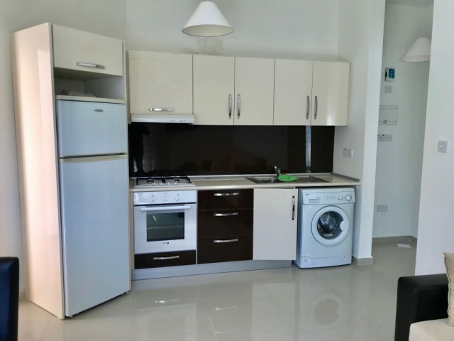 Alsancak, 1 + 1 penthouse, teraslı, çok güzel dag ve deniz manzaralı, full eşyalı. 0533-829-71-29