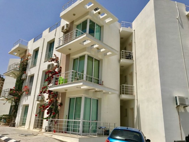 Alsancak, 1 + 1 penthouse, teraslı, çok güzel dag ve deniz manzaralı, full eşyalı. 0533-829-71-29