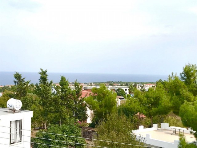 GIRNE CATALKOY , TURK MALI VILLA , GENIS 4 YATAK ODALI , YARDIMCI EVI , 750 M2 ARSA ICINDE, TEL : 0542 8671000