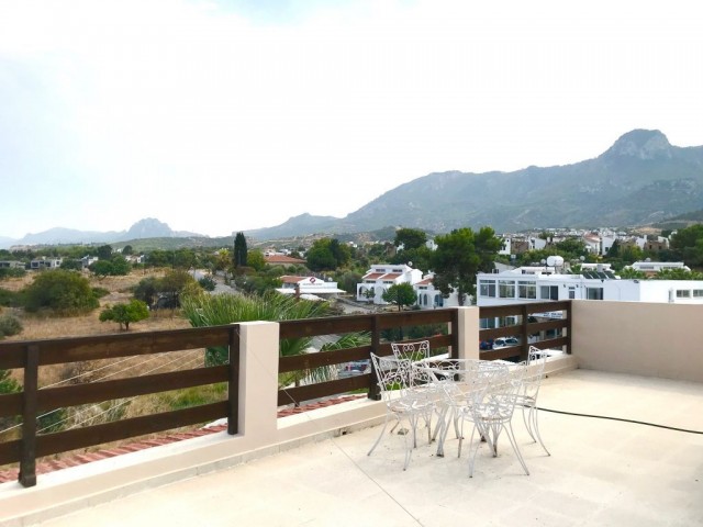 GIRNE CATALKOY , TURK MALI VILLA , GENIS 4 YATAK ODALI , YARDIMCI EVI , 750 M2 ARSA ICINDE, TEL : 0542 8671000