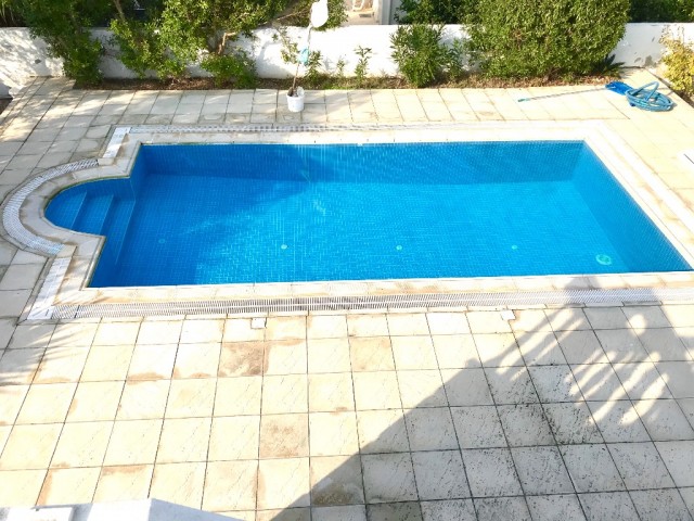 GIRNE CATALKOYDE ,MUSTAKIL  VILLA, DENIZE 100M , HAVUZLU ,3 YATAK ODALI,SHAYNA BEACH ,CORNARO BEACH CIVARI  TEL: 0542 8671000