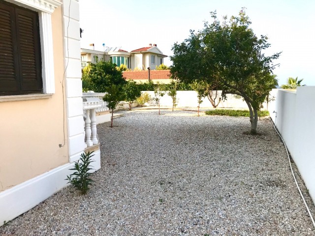 GIRNE CATALKOYDE ,MUSTAKIL  VILLA, DENIZE 100M , HAVUZLU ,3 YATAK ODALI,SHAYNA BEACH ,CORNARO BEACH CIVARI  TEL: 0542 8671000