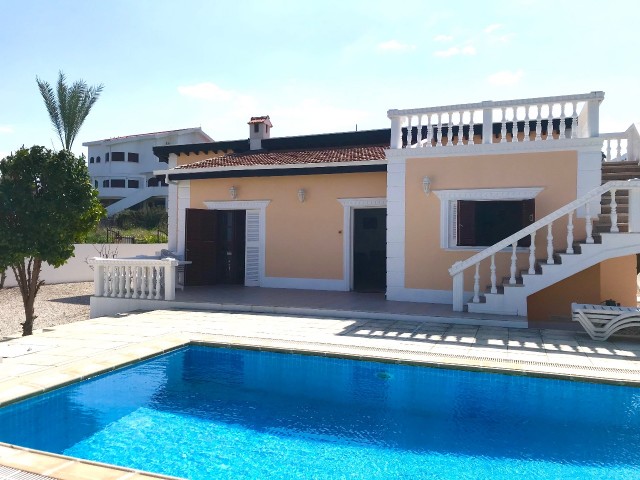 GIRNE CATALKOYDE ,MUSTAKIL  VILLA, DENIZE 100M , HAVUZLU ,3 YATAK ODALI,SHAYNA BEACH ,CORNARO BEACH CIVARI  TEL: 0542 8671000