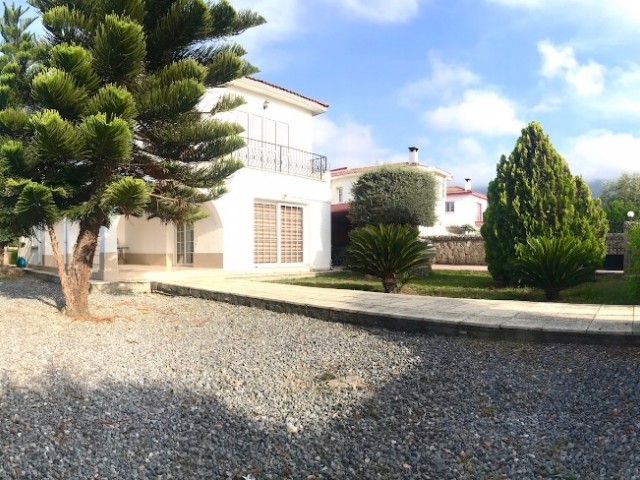 GIRNE OZANKOY , MUSTAKIL VILLA , 3-BEDROOM , FULLY FURNISHED, SUPER LOCATION , SPACIOUS AND WELL-MAINTAINED GARDEN ** 