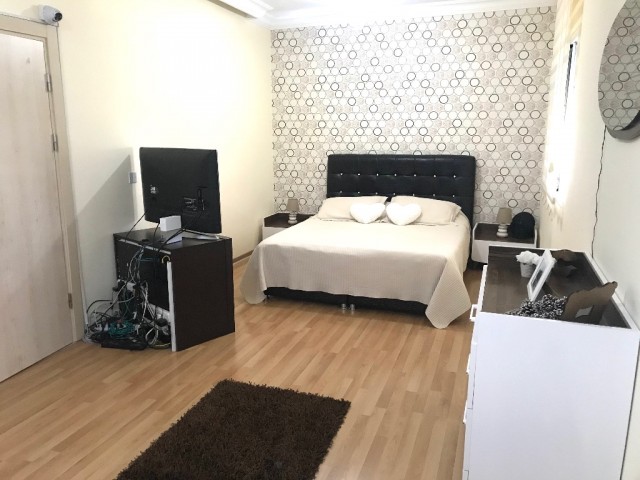 GIRNE OZANKOY, MUSTAKIL VILLA, 3 SCHLAFZIMMER, VOLL MÖBLIERT, SUPER LAGE, GROßER UND GEPFLEGTER GARTEN ** 