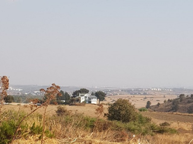 4 Hektar Land in Kyrenia Köhler 3 + 1 Haus zum Verkauf ** 