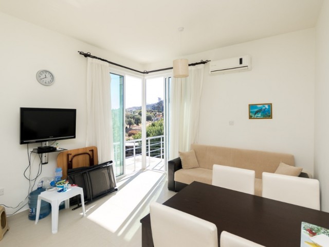 GIRNE ALSANCAK, 1 + 1 PENTHOUSE DAIRE, 50 M2+35M2 Terrasse, BALKON, Möbliert, Meer und Bergblick ** 