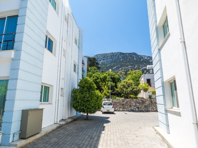 GIRNE LAPTA, GENIS 2+1 DAIRE, 85 M2, großer BALKON, Gemeinschaftspool, Parkplatz, Aussicht ** 