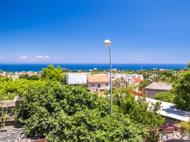 GIRNE LAPTA , DENIZ VE DAG MANZARALI , 2+1 DAIRE , 85 M2 , ORTAK HAVUZ , ESYALI , 