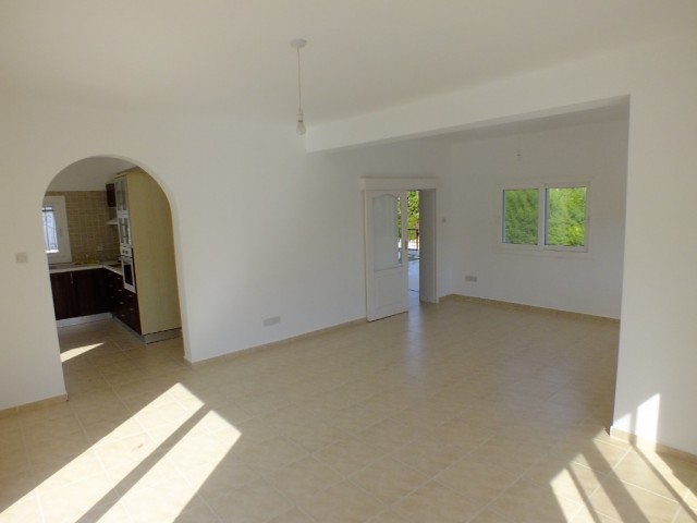 GIRNE - YESILTEPE , GENIS MUSTAKIL VILLA ,3 YATAK ODALI ,  950M2 ARSA ,KOSE VILLA ,  DENIZ VE DAG MANZARALI