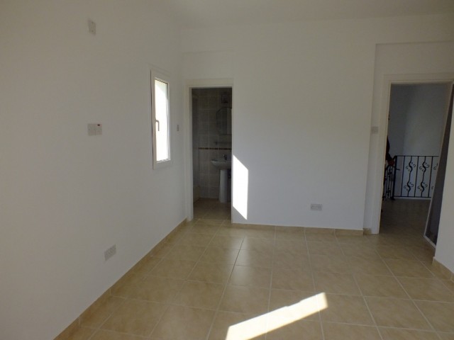 GIRNE - YESILTEPE , GENIS MUSTAKIL VILLA ,3 YATAK ODALI ,  950M2 ARSA ,KOSE VILLA ,  DENIZ VE DAG MANZARALI