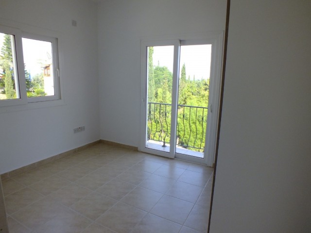 GIRNE - YESILTEPE , GENIS MUSTAKIL VILLA ,3 YATAK ODALI ,  950M2 ARSA ,KOSE VILLA ,  DENIZ VE DAG MANZARALI