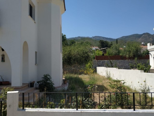 GIRNE-YESILTEPE, GENIS MUSTAKIL VILLA, 3 SCHLAFZIMMER , 950M2 GRUNDSTÜCK, BLICK AUF DENIZ UND DAG ** 