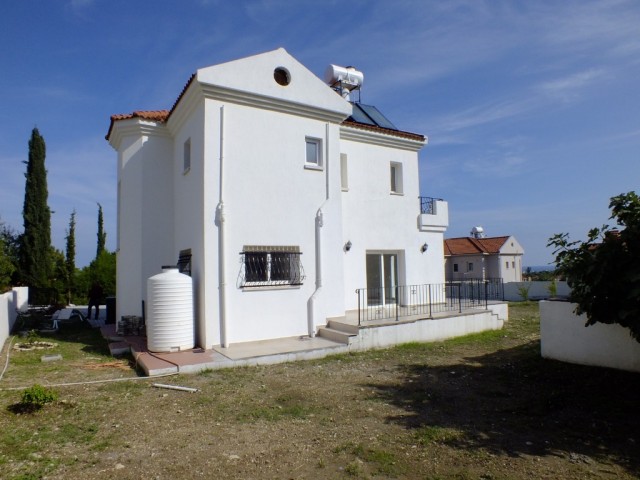 GIRNE-YESILTEPE, GENIS MUSTAKIL VILLA, 3 SCHLAFZIMMER , 950M2 GRUNDSTÜCK, BLICK AUF DENIZ UND DAG ** 