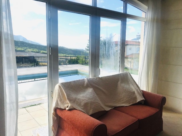 GIRNE ARAPKOY, VILLA MIT MUSTAKIL POOL, HERRLICHE AUSSICHT AUF DENIZ UND DAG, 4 SCHLAFZIMMER , GIRNE 15 MIN. , GEEIGNET FÜR KREDIT ** 