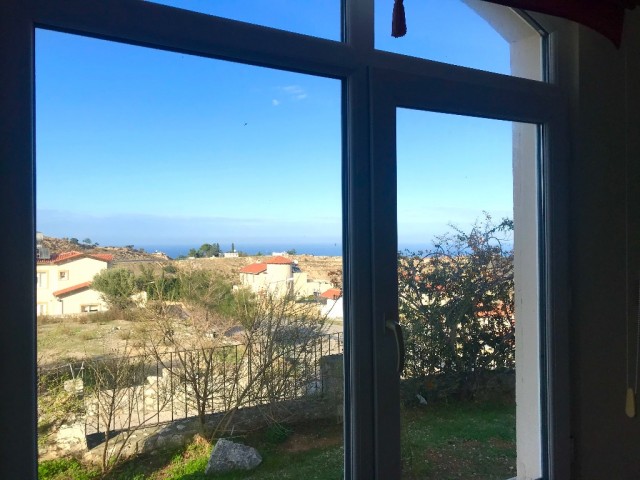 GIRNE ARAPKOY, VILLA MIT MUSTAKIL POOL, HERRLICHE AUSSICHT AUF DENIZ UND DAG, 4 SCHLAFZIMMER , GIRNE 15 MIN. , GEEIGNET FÜR KREDIT ** 