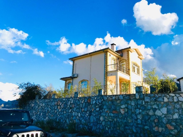 GIRNE ARAPKOY , AMAZING VIEWS , DETACHED VILLA WITH POOL , 4 / 5 BEDROOMS , 280 M2 ,800 M2 LAND . KYRENIA 15 MINUTES , INDIVIDUAL TITLE DEEDS