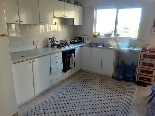 GIRNE KARAOGLANOGLU , PRIVATE GARDEN , VERY SPACIOUS 3-BEDROOM , GAU CIVARI , CLOSE TO EVERYWHERE TEL : 0542 8671000 ** 