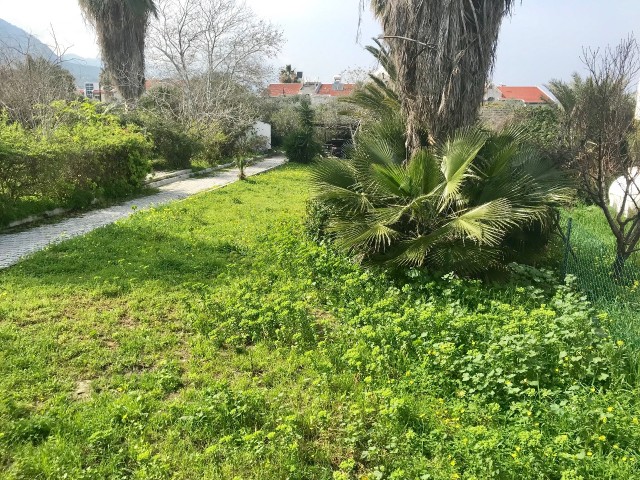 GIRNE KARAOGLANOGLU , PRIVATE GARDEN , VERY SPACIOUS 3-BEDROOM , GAU CIVARI , CLOSE TO EVERYWHERE TEL : 0542 8671000 ** 