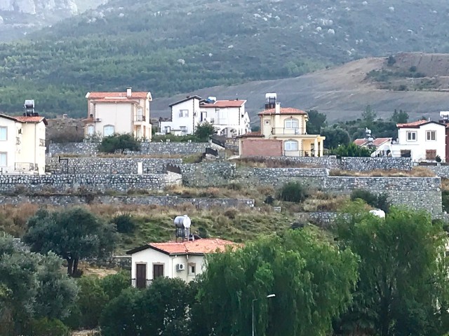 GIRNE ARAPKOY , SUPER DENIZ VE DAG MANZARALI ARSA , 740 M2 , ALTYAPISI HAZIR , KREDIYE UYGUN , GIRNE 15 DK.