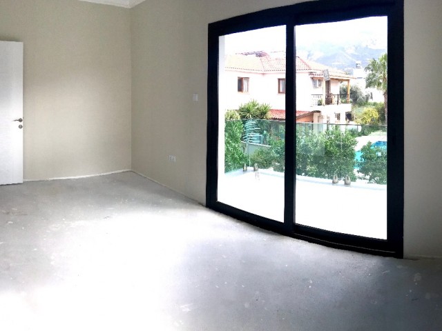 GIRNE CATALKOY , NEW VILLA WITH DETACHED POOL ,MODERN ARCHITECT , CLOSE TO EVERYWHERE , 4 BEDROOMS , 280 M2 , TEL : 0542 8671000 ** 