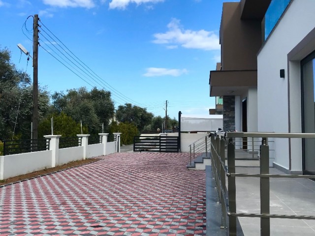 GIRNE CATALKOY , MUSTAKIL HAVUZLU YENI VILLA ,MODERN MIMARI , HERYERE YAKIN , 4 YATAK ODALI , 280 M2 , TEL : 0542 8671000