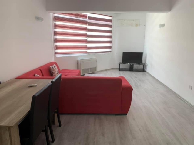 GIRNE MERKEZDE , TURK MALI 3+1 DAIRE , 135M2 , YENI DEKORLU , TEMIZ VE BAKIMLI , OTOPARK TEL : 0542 8671000 ONER