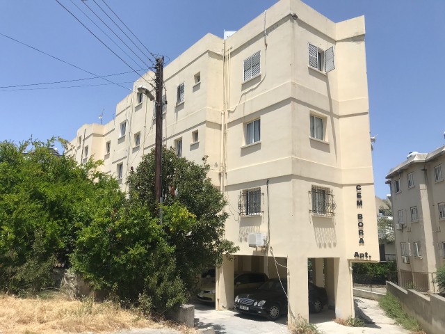 GIRNE MERKEZDE , TURK MALI 3+1 DAIRE , 135M2 , YENI DEKORLU , TEMIZ VE BAKIMLI , OTOPARK TEL : 0542 8671000 ONER