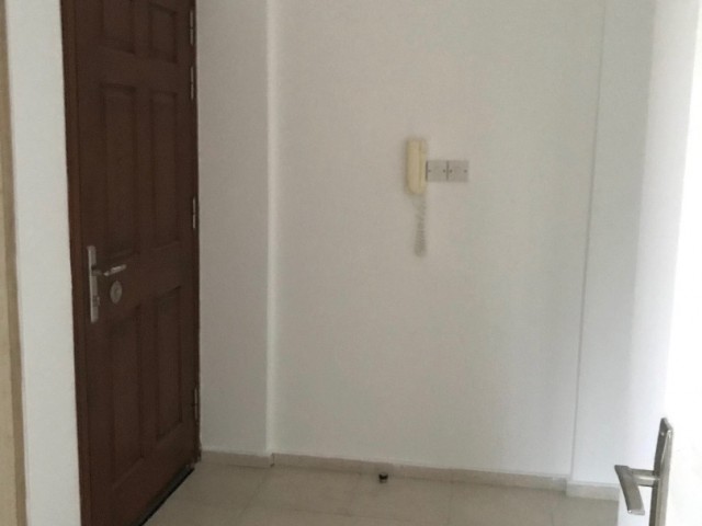 Flat To Rent in Zeytinlik, Kyrenia