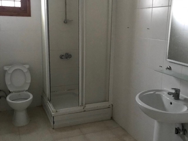 Flat To Rent in Zeytinlik, Kyrenia