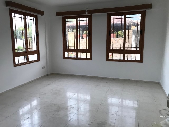 Flat To Rent in Zeytinlik, Kyrenia