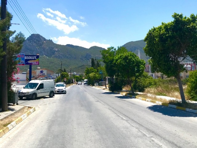 GIRNE KARAOGLANOGLU, MUSTAKIL VILLA 250 M2, auf der Straße nach GAU , auf der Autobahn, geeignet für TICARI, 700 M2 Grundstück ** 