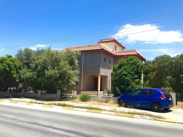 GIRNE KARAOGLANOGLU , MUSTAKIL VILLA  250 M2, GAU YOLUNDA , ANAYOLDA , TICARI OLMAYA ELVERISLI , 700