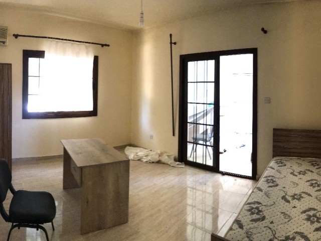 GIRNE KARAOGLANOGLU , MUSTAKIL VILLA  250 M2, GAU YOLUNDA , ANAYOLDA , TICARI OLMAYA ELVERISLI , 700 M2 ARSA