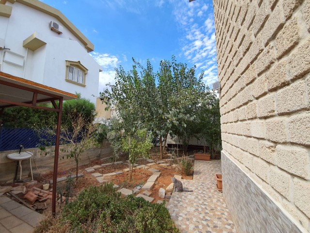 4+1 DOPPELVILLA IN FAMAGUSTA ZU VERKAUFEN ** 