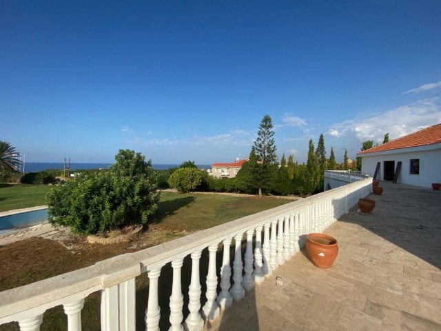 GREAT 8+ VILLA FOR SALE IN ÇATALKOY, KYRENIA, 100 METERS FROM THE SEA ** 