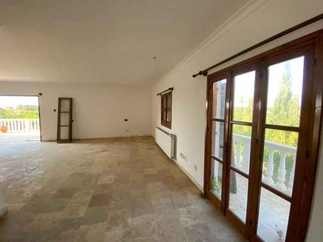 GREAT 8+ VILLA FOR SALE IN ÇATALKOY, KYRENIA, 100 METERS FROM THE SEA ** 