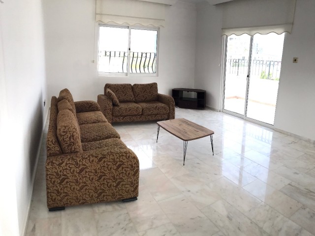 GIRNE MERKEZ , 185M2 PENTHOUSE , 50M2 TERAS , SUPER LOKASYON , TEMIZ VE BAKIMLI   TEL: 05428671000