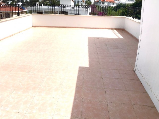 GIRNE CENTRAL , 185M2 PENTHOUSE , 50M2 TERRACE , SUPER LOCATION, CLEAN AND WELL MAINTAINED TEL: 05428671000 ** 